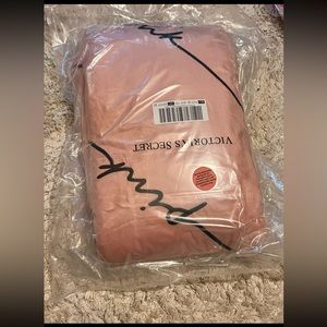 PINK VS Sherpa Throw. NWT - in original sealed packaging- never been opened.